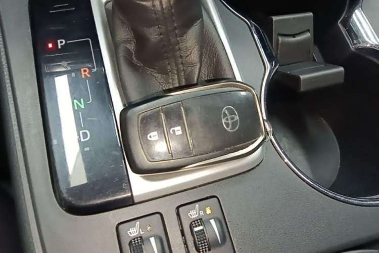 Used Toyota Highlander 2015 2.0T Four-Wheel Drive Luxury Edition 7-Seater Vehicle Key