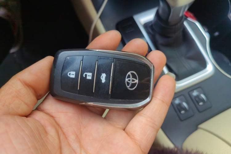 Used Toyota Highlander 2015 2.0T Two-Wheel Drive Luxury Edition 7 Seats Vehicle Key