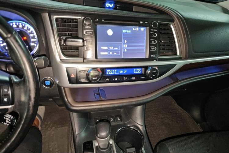 Used Toyota Highlander 2015 2.0T Four-Wheel Drive Ultimate Edition 7-Seater Audio And AC Panel