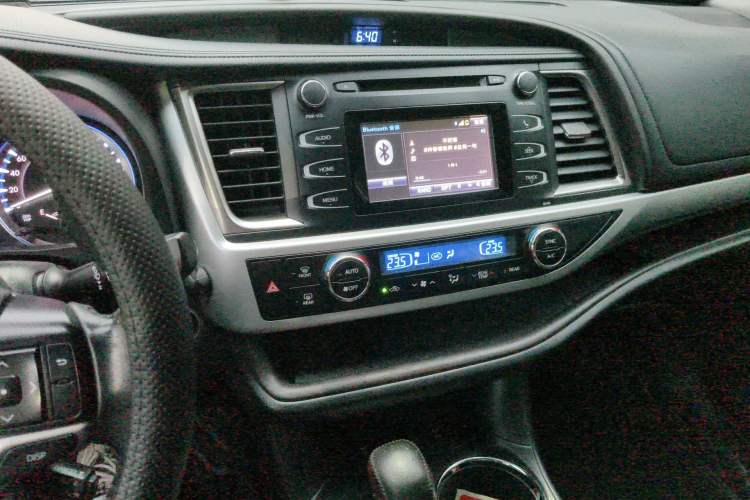 Used Toyota Highlander 2015 2.0T Four-Wheel Drive Luxury Edition 7-Seater Audio And AC Panel