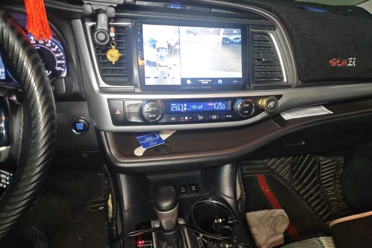 Used Toyota Highlander 2015 2.0T Four-Wheel Drive Luxury Edition 7-Seater Audio And AC Panel