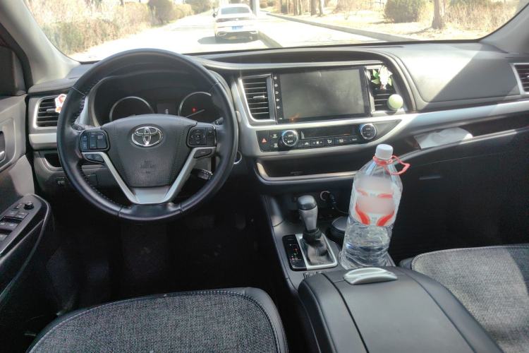 Used Toyota Highlander 2015 2.0T Four-Wheel Drive Luxury Edition 7-Seater Center Console