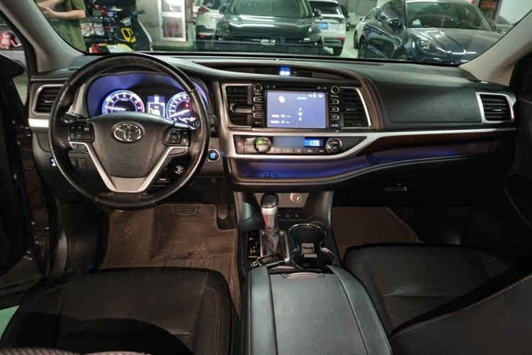 Used Toyota Highlander 2015 2.0T Four-Wheel Drive Ultimate Edition 7-Seater Center Console