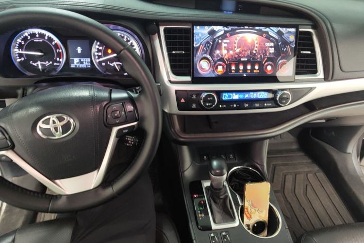 Used Toyota Highlander 2015 2.0T Four-Wheel Drive Luxury Edition 7-Seater Center Console