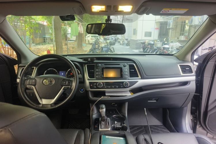 Used Toyota Highlander 2015 2.0T Four-Wheel Drive Luxury Edition 7-Seater Center Console