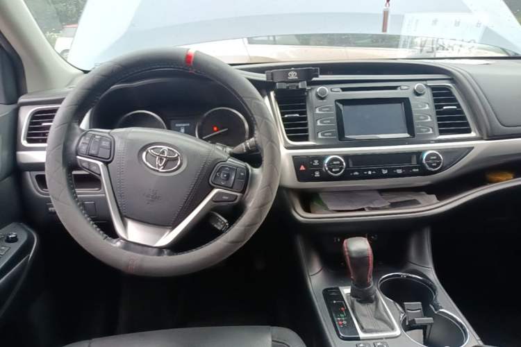 Used Toyota Highlander 2015 2.0T Four-Wheel Drive Luxury Edition 7-Seater Center Console