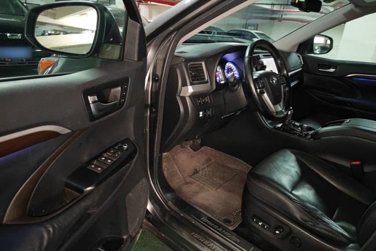 Used Toyota Highlander 2015 2.0T Four-Wheel Drive Ultimate Edition 7-Seater Driver Seat