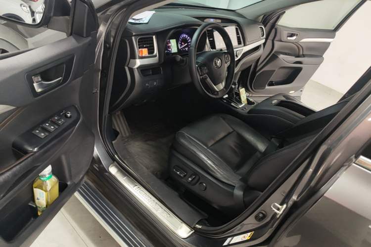 Used Toyota Highlander 2015 2.0T Four-Wheel Drive Luxury Edition 7-Seater Driver Seat
