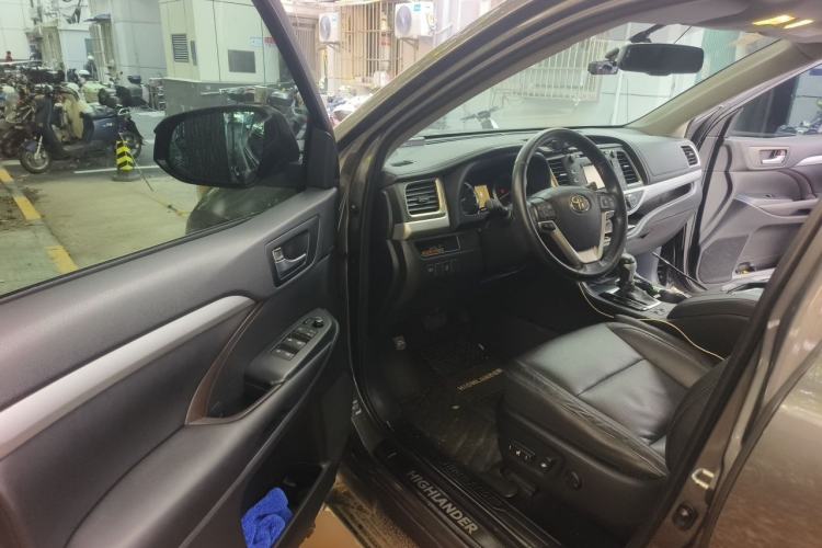Used Toyota Highlander 2015 2.0T Four-Wheel Drive Luxury Edition 7-Seater Driver Seat