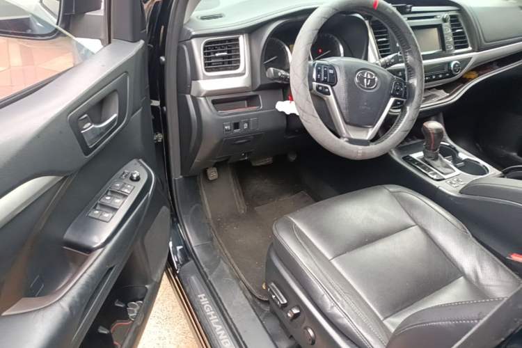 Used Toyota Highlander 2015 2.0T Four-Wheel Drive Luxury Edition 7-Seater Driver Seat