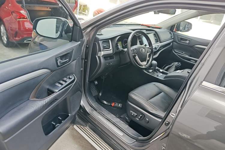 Used Toyota Highlander 2015 2.0T Four-Wheel Drive Luxury Edition 7-Seater Driver Seat