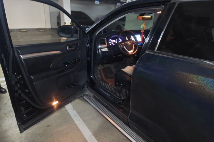 Used Toyota Highlander 2015 2.0T Four-Wheel Drive Luxury Edition 7-Seater Driver Seat