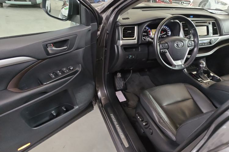 Used Toyota Highlander 2015 2.0T Four-Wheel Drive Luxury Edition 7-Seater Driver Seat