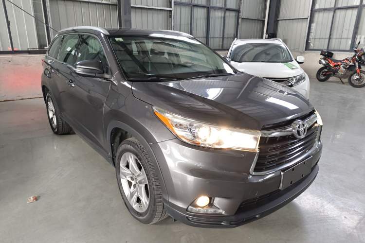 Used Toyota Highlander 2015 2.0T Four-Wheel Drive Luxury Edition 7-Seater Front Right 45 Deg