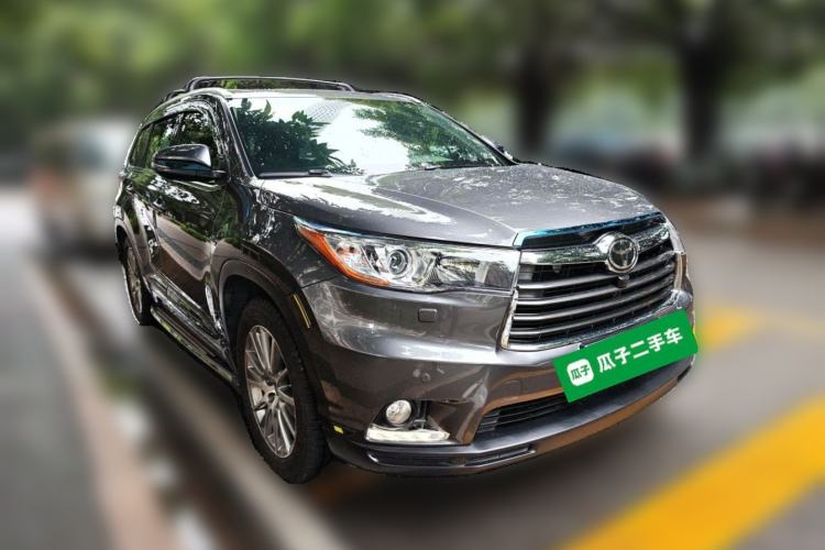 Used Toyota Highlander 2015 3.5L 4x4 Ultimate Edition 7-Seater Front Right 45 Deg