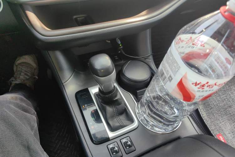 Used Toyota Highlander 2015 2.0T Four-Wheel Drive Luxury Edition 7-Seater Gear Lever