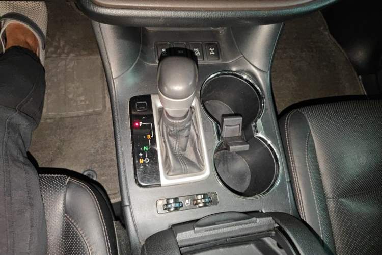 Used Toyota Highlander 2015 2.0T Four-Wheel Drive Ultimate Edition 7-Seater Gear Lever