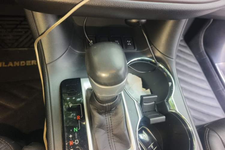 Used Toyota Highlander 2015 2.0T Four-Wheel Drive Luxury Edition 7-Seater Gear Lever