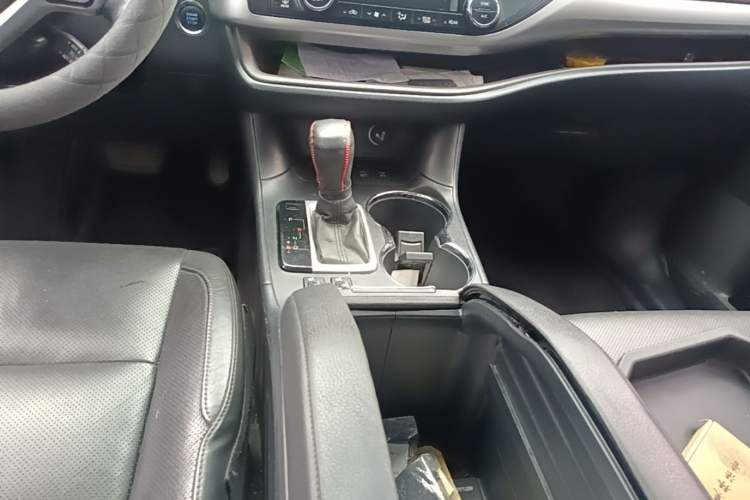 Used Toyota Highlander 2015 2.0T Four-Wheel Drive Luxury Edition 7-Seater Gear Lever