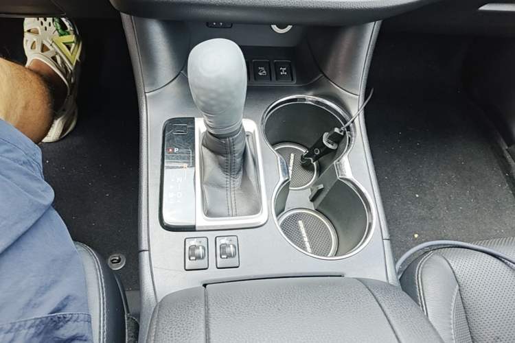 Used Toyota Highlander 2015 2.0T Four-Wheel Drive Luxury Edition 7-Seater Gear Lever