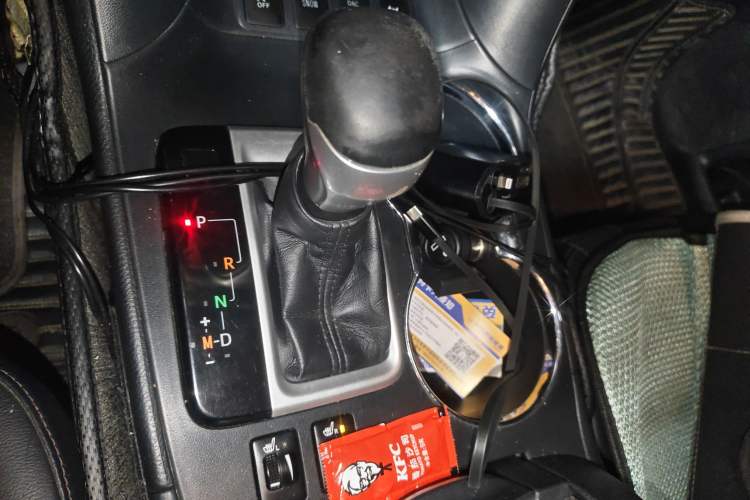 Used Toyota Highlander 2015 2.0T Four-Wheel Drive Luxury Edition 7-Seater Gear Lever