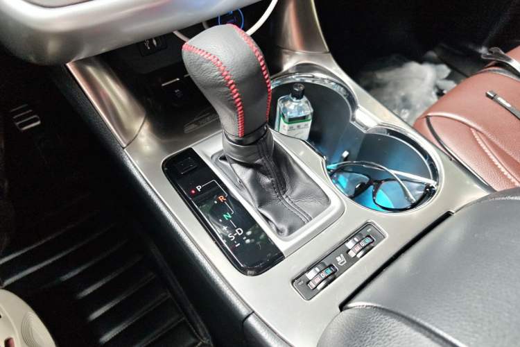 Used Toyota Highlander 2015 3.5L 4x4 Ultimate Edition 7-Seater Gear Lever