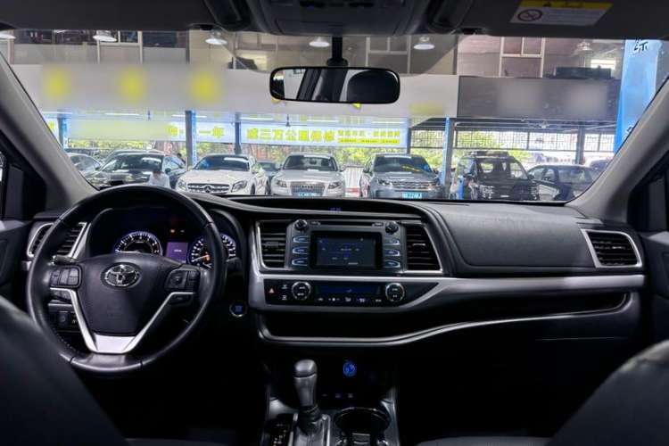 Used Toyota Highlander 2015 2.0T Four-Wheel Drive Luxury Edition 7-Seater Interior 2