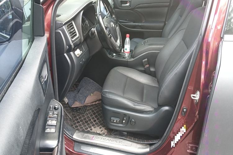 Used Toyota Highlander 2015 2.0T Four-Wheel Drive Luxury Edition 7-Seater Interior 3