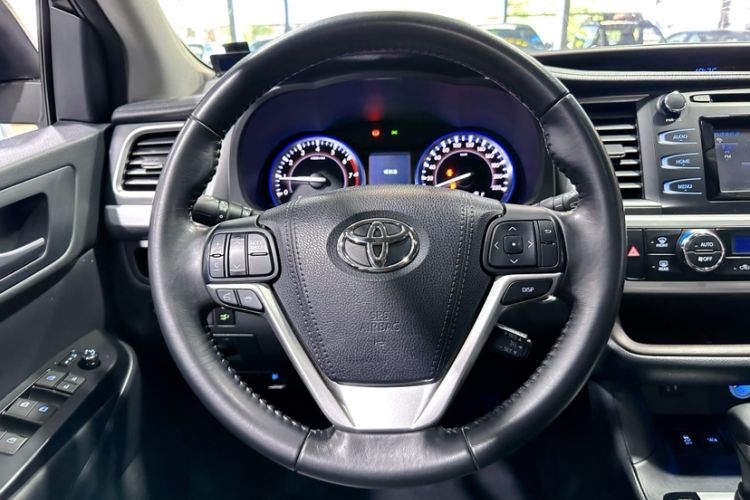 Used Toyota Highlander 2015 2.0T Four-Wheel Drive Luxury Edition 7-Seater Interior 3