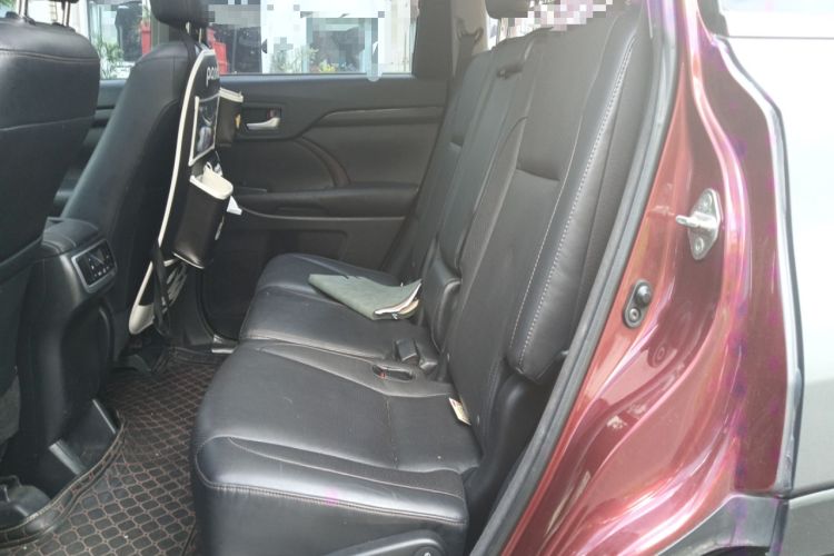 Used Toyota Highlander 2015 2.0T Four-Wheel Drive Luxury Edition 7-Seater Interior 4
