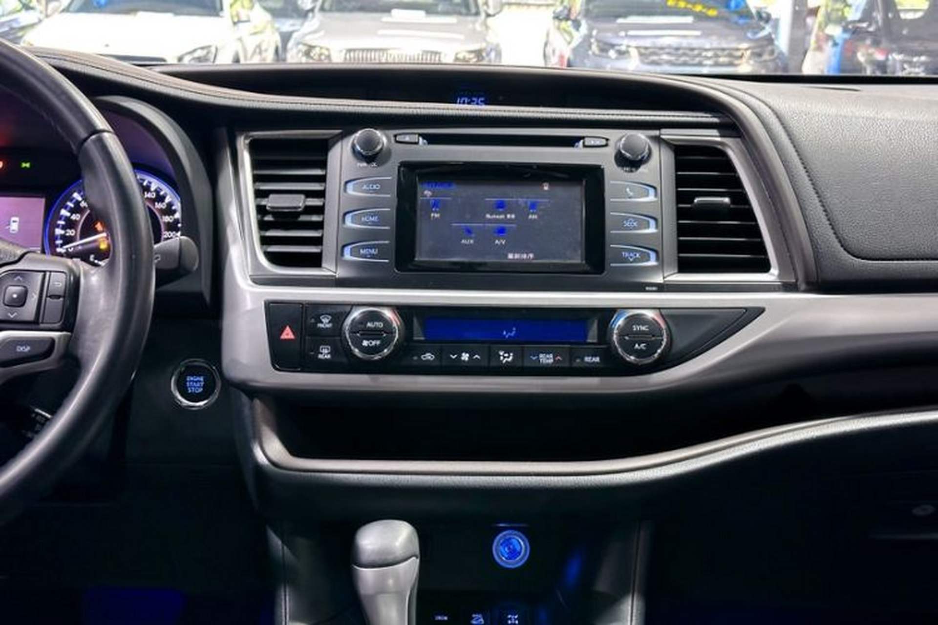 Used Toyota Highlander 2015 2.0T Four-Wheel Drive Luxury Edition 7-Seater Interior 5