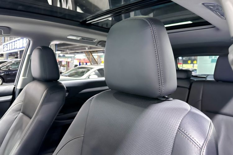 Used Toyota Highlander 2015 2.0T Four-Wheel Drive Luxury Edition 7-Seater Interior 6
