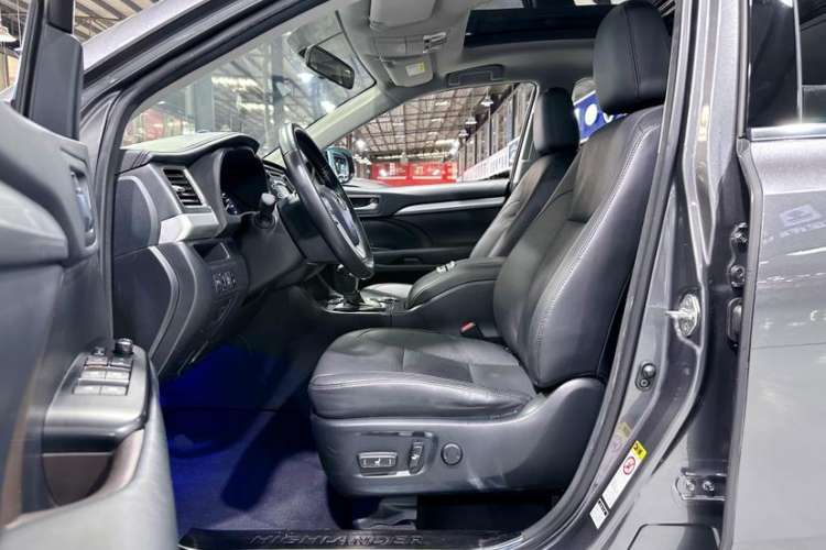 Used Toyota Highlander 2015 2.0T Four-Wheel Drive Luxury Edition 7-Seater Interior 8