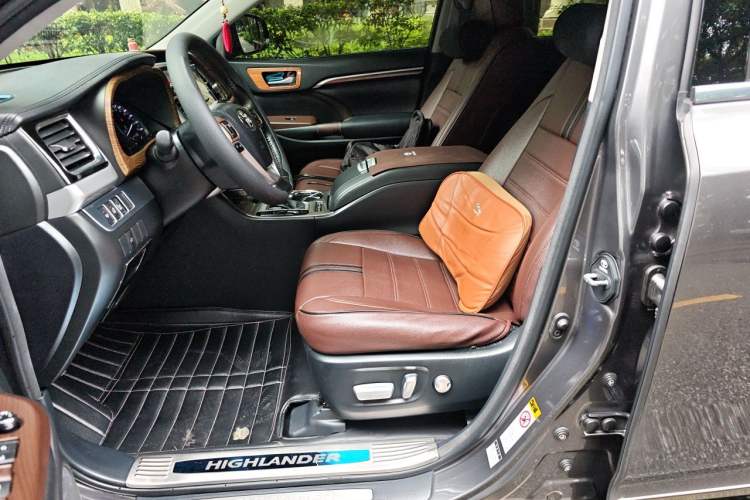 Used Toyota Highlander 2015 3.5L 4x4 Ultimate Edition 7-Seater Left Front Seat