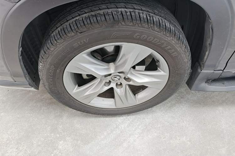 Used Toyota Highlander 2015 2.0T Four-Wheel Drive Luxury Edition 7-Seater Left Front Wheel Hub