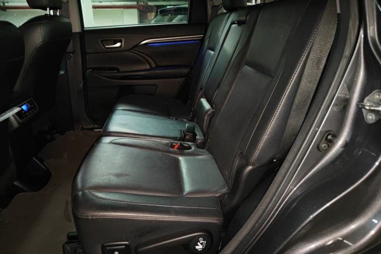 Used Toyota Highlander 2015 2.0T Four-Wheel Drive Ultimate Edition 7-Seater Left Rear Seat