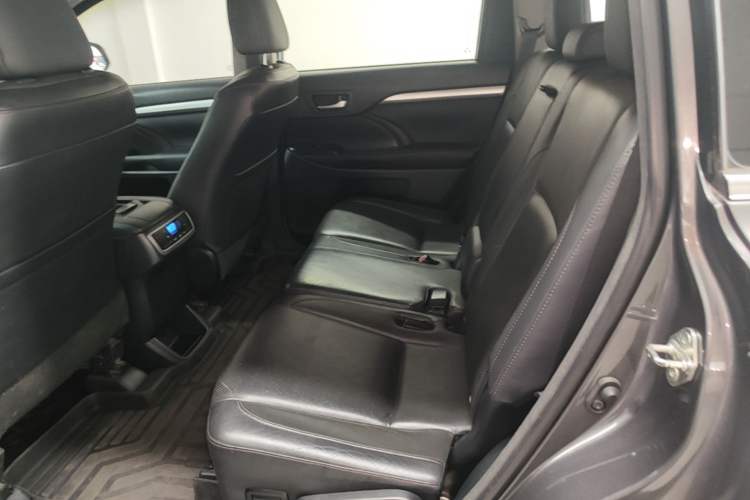 Used Toyota Highlander 2015 2.0T Four-Wheel Drive Luxury Edition 7-Seater Left Rear Seat