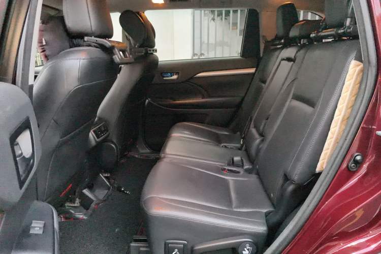 Used Toyota Highlander 2015 2.0T Four-Wheel Drive Luxury Edition 7-Seater Left Rear Seat