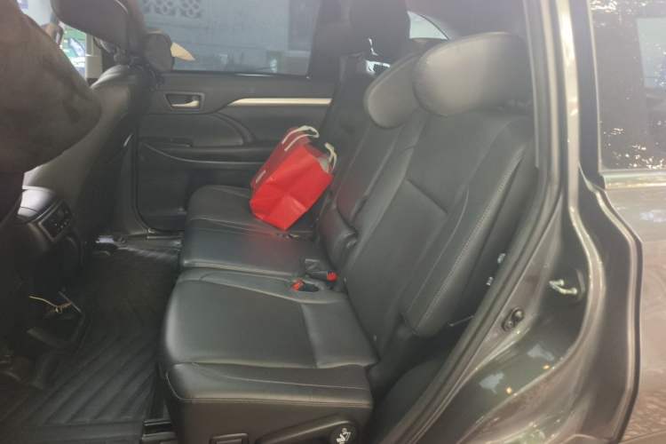 Used Toyota Highlander 2015 2.0T Four-Wheel Drive Luxury Edition 7-Seater Left Rear Seat