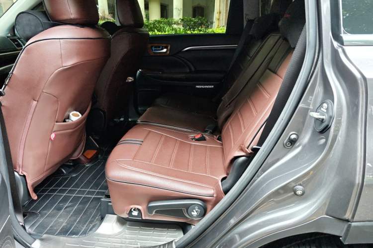 Used Toyota Highlander 2015 3.5L 4x4 Ultimate Edition 7-Seater Left Rear Seat
