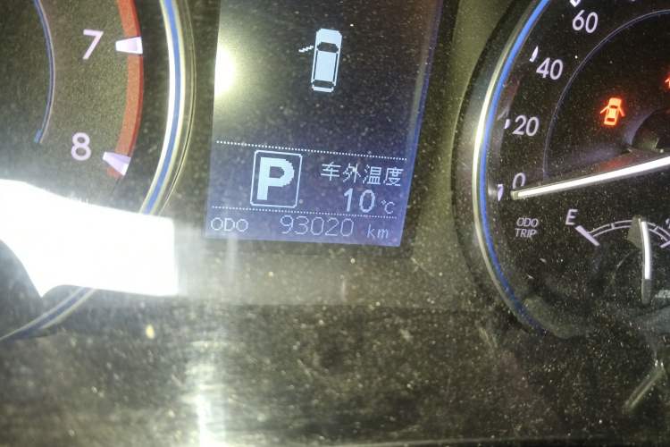 Used Toyota Highlander 2015 2.0T Four-Wheel Drive Luxury Edition 7-Seater Odometer Close Up