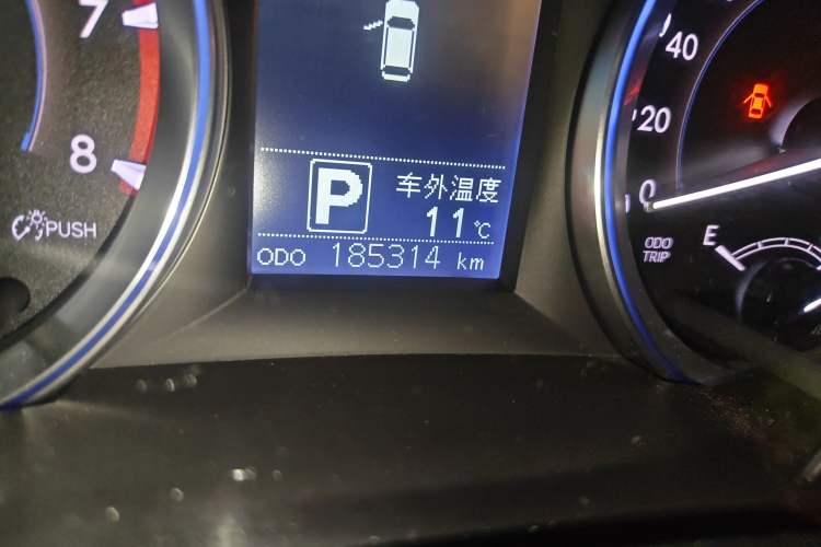 Used Toyota Highlander 2015 2.0T Four-Wheel Drive Luxury Edition 7-Seater Odometer Close Up