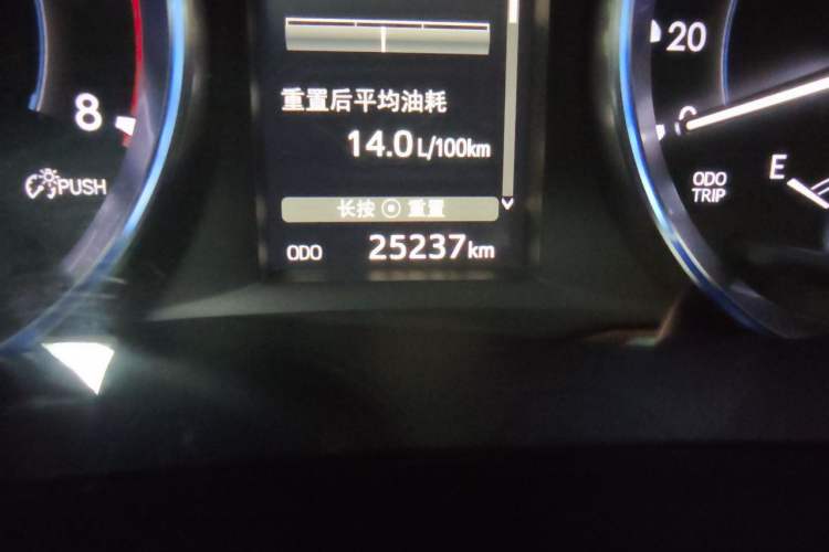 Used Toyota Highlander 2015 3.5L 4x4 Ultimate Edition 7-Seater Odometer Close Up