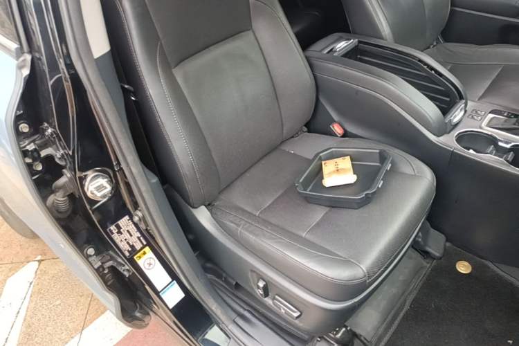 Used Toyota Highlander 2015 2.0T Four-Wheel Drive Luxury Edition 7-Seater Right Front Seat