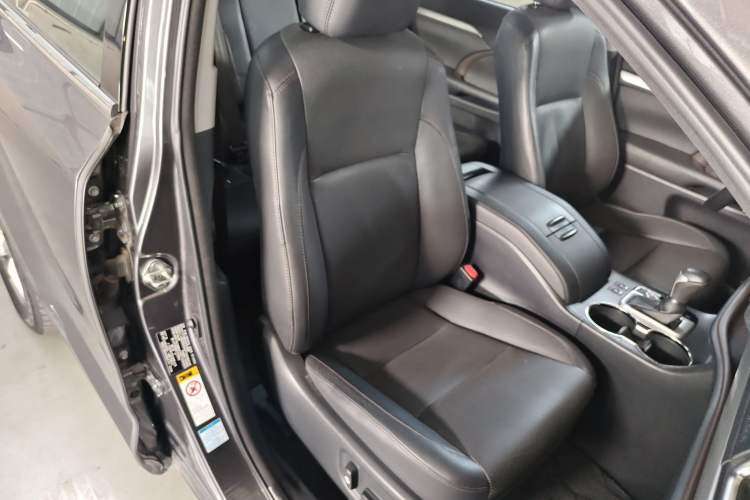 Used Toyota Highlander 2015 2.0T Four-Wheel Drive Luxury Edition 7-Seater Right Front Seat