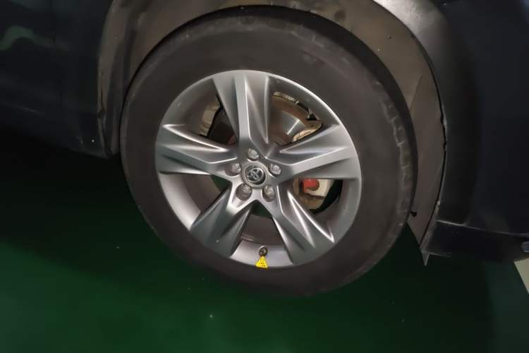Used Toyota Highlander 2015 2.0T Four-Wheel Drive Luxury Edition 7-Seater Right Front Wheel Hub