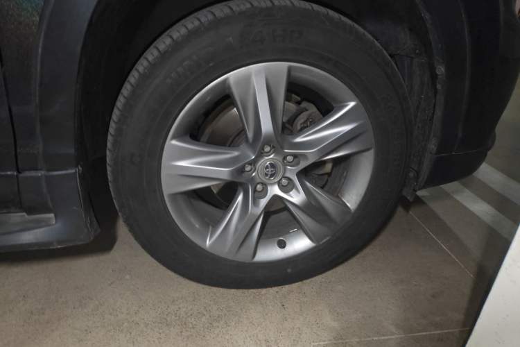 Used Toyota Highlander 2015 2.0T Four-Wheel Drive Luxury Edition 7-Seater Right Front Wheel Hub