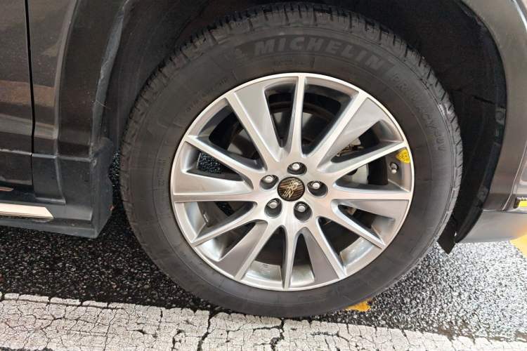 Used Toyota Highlander 2015 3.5L 4x4 Ultimate Edition 7-Seater Right Front Wheel Hub