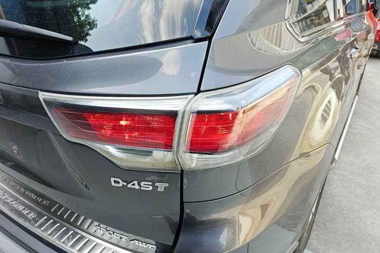 Used Toyota Highlander 2015 2.0T Four-Wheel Drive Luxury Edition 7-Seater Right Rear Taillight