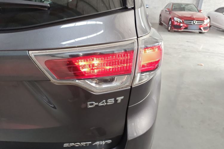 Used Toyota Highlander 2015 2.0T Four-Wheel Drive Luxury Edition 7-Seater Right Rear Taillight